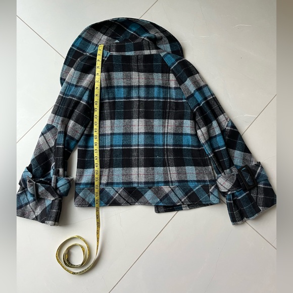 Italian Modern Women’s Jacket - Picture 3 of 6